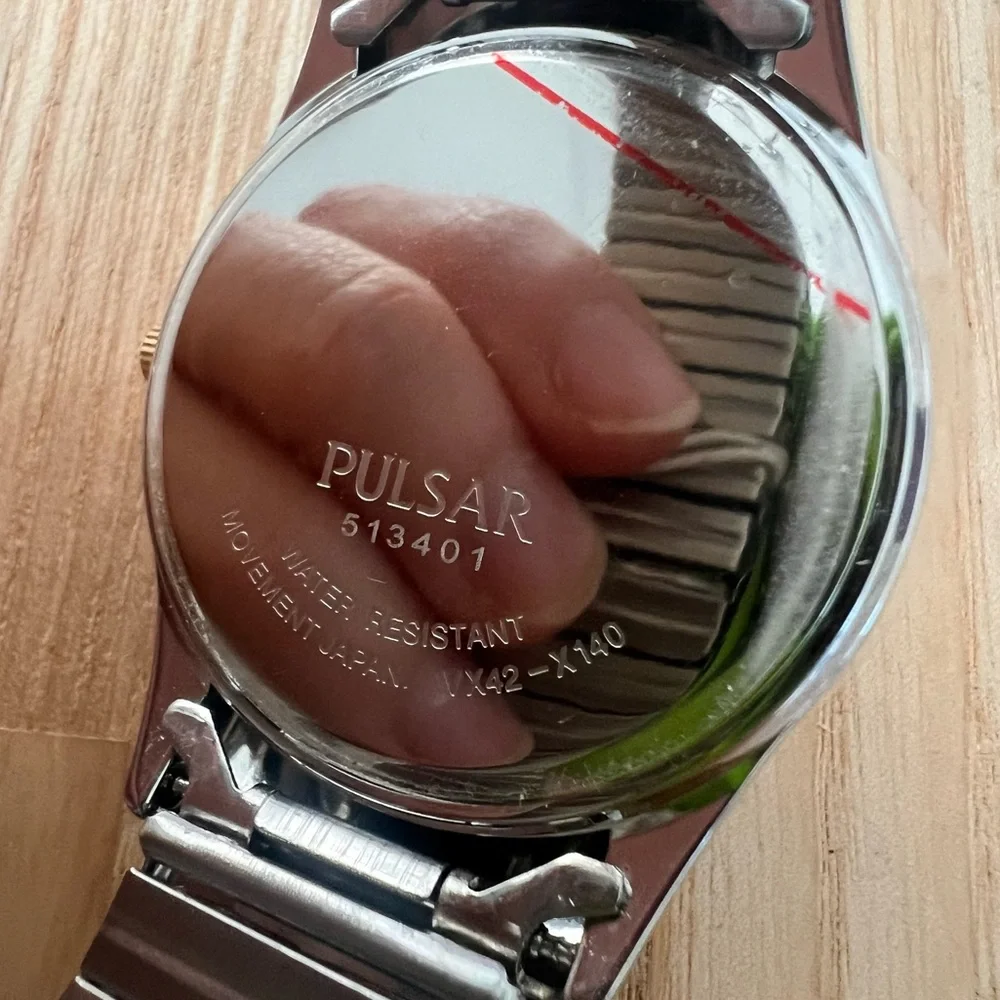 Pulsar mens black dial two toned dress watch NEW BATTERY